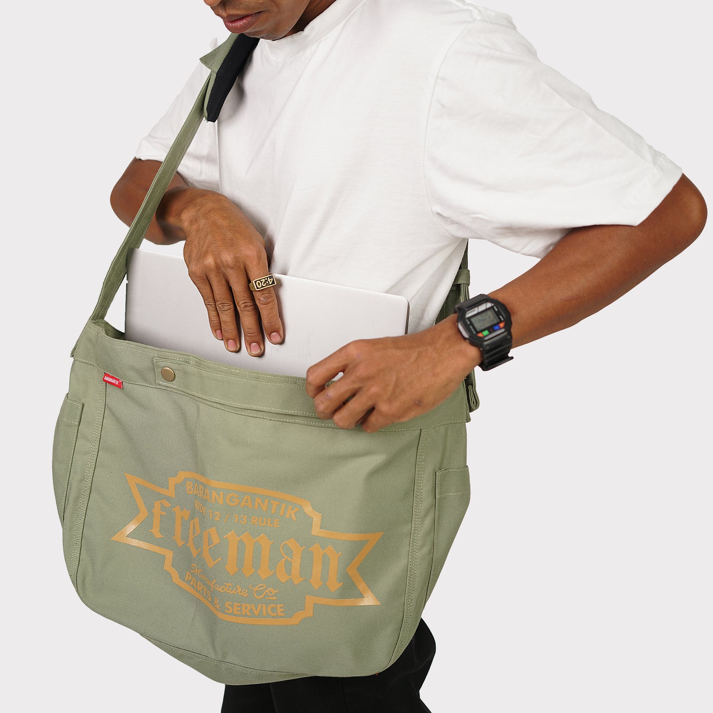 Freeman 3.0 sling bag misty green
